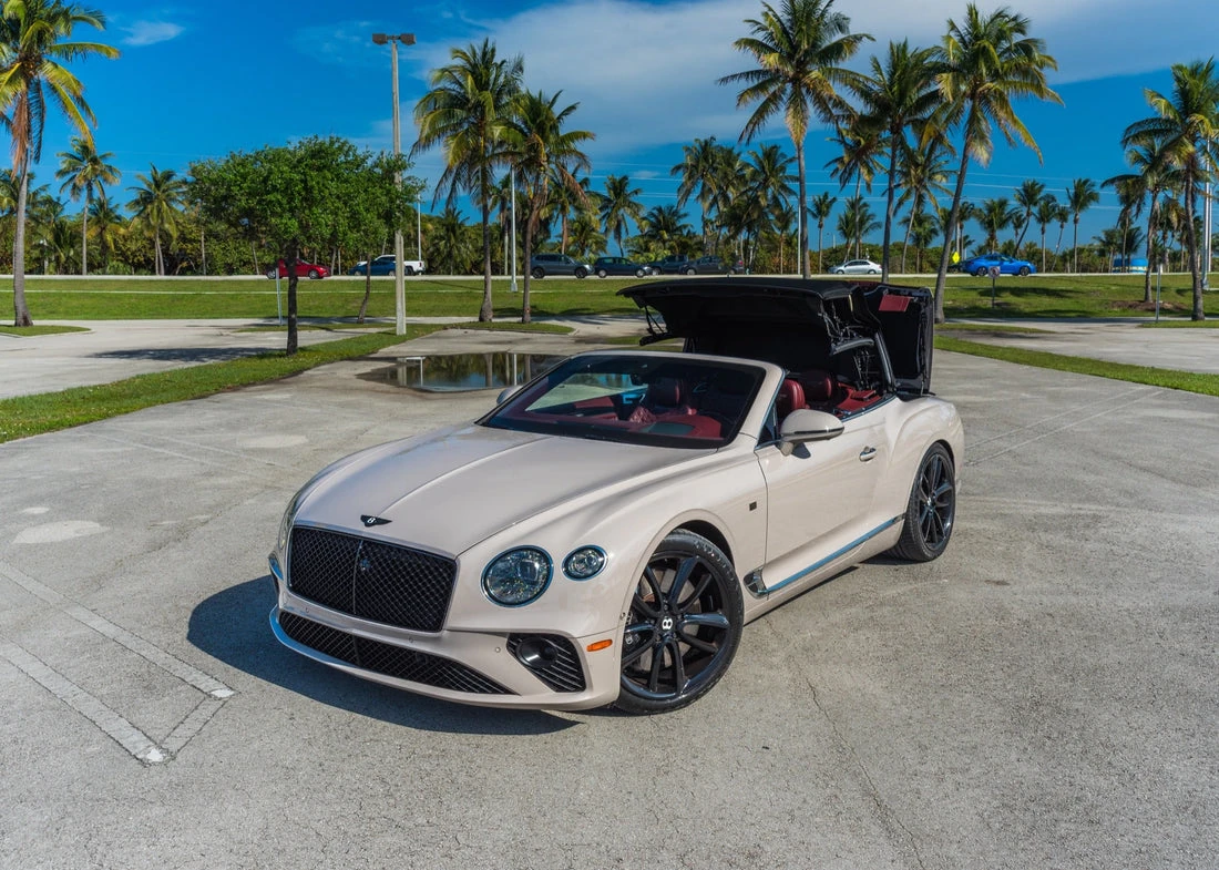 Veículo de aluguel de luxo Bentley Continental GTC