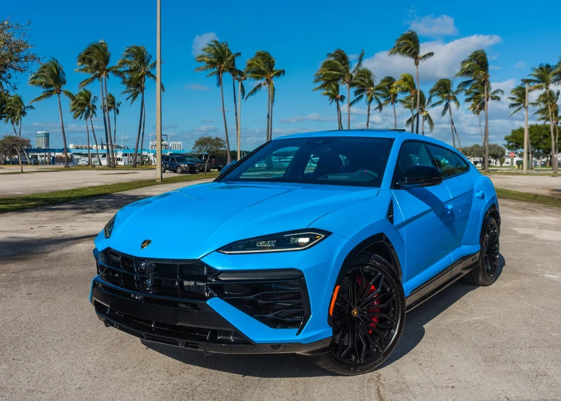 Veículo de aluguel de luxo Lamborghini Urus SE