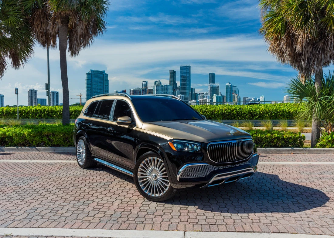 Veículo de aluguel de luxo Mercedes-Benz Maybach GLS 600