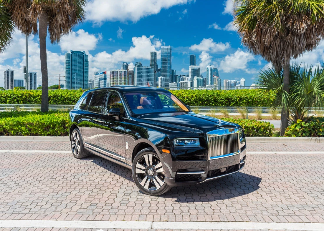 Veículo de aluguel de luxo Rolls Royce Cullinan
